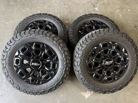 General Motors 23377424 Oem 20 Inch Chevy 2500 Factory Wheels Tires Set 2023-up